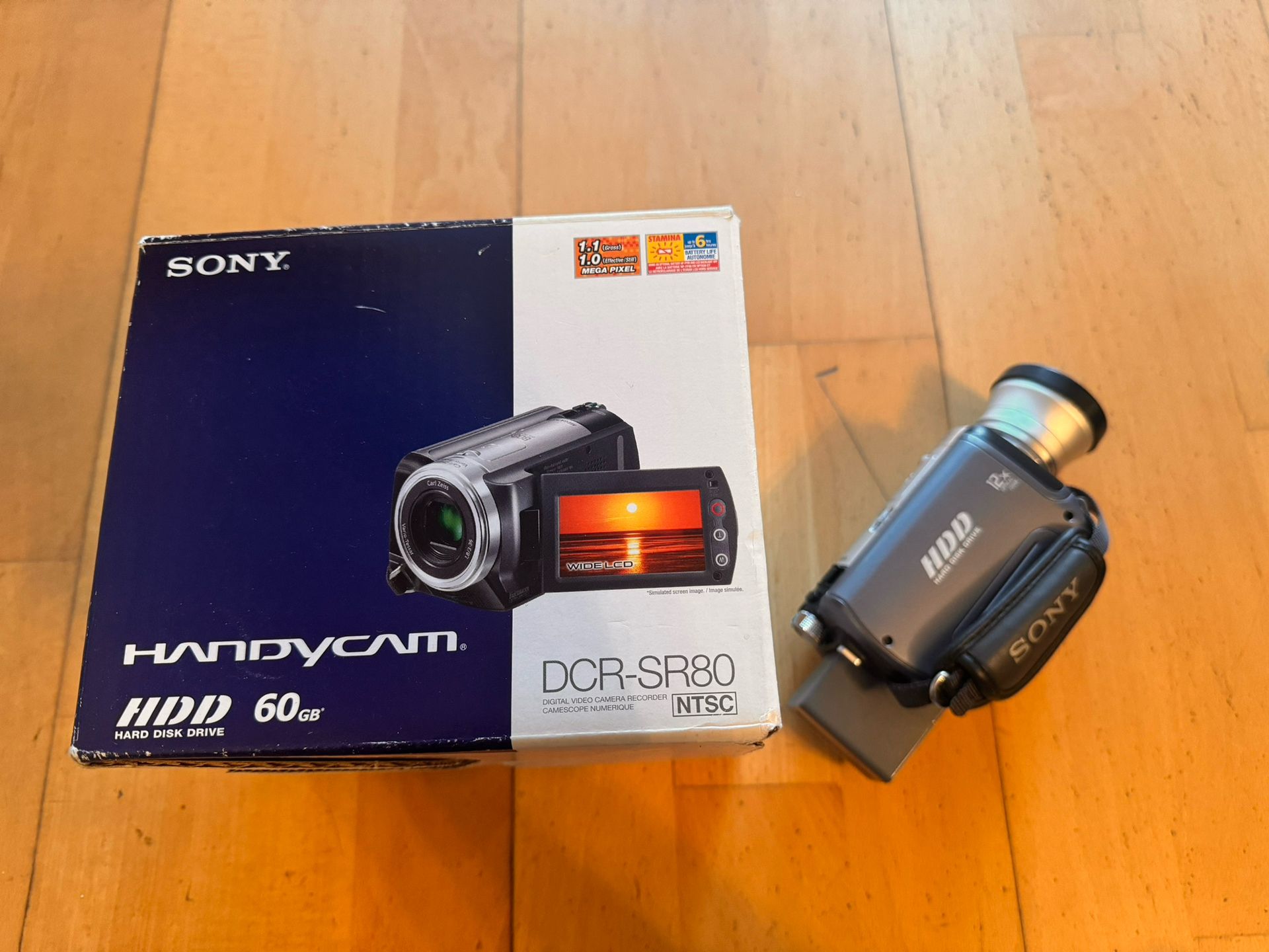 Sony Handycam Built in HDD 60gb DCR-SR80 NTSC