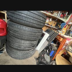 Great tires like new 265/70r17  $300