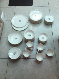 77 pc Salem 23 k gold dinnerware