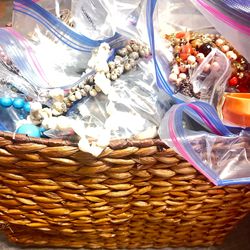 Vintage Costume Jewelry Mega Lot – 300+ Pieces + Jewelry Boxes + Displays ✨