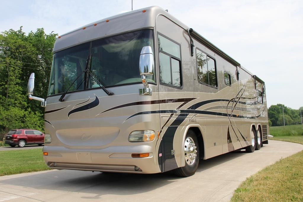 2004 Country Coach Intrigue Suite Escape