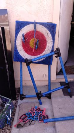Axe throwing game