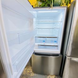 Apartment Size Frigidaire Refrigerator Bottom Freezer 11$ Down Payment 