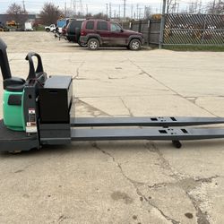 FOR SALE A 2018MITSUBISHI PALLET TRUCK. MODEL PWR40.27x96 PALLETS,24V GOOD USED https://offerup.com/redirect/?o=QkFUVEVSWS5JVA== IS IN GOOD WORKING CO