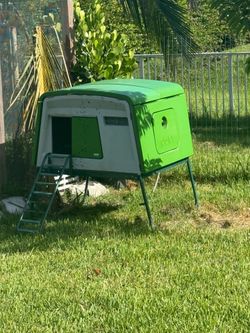 Chicken coop by OMLET (6 chickens)