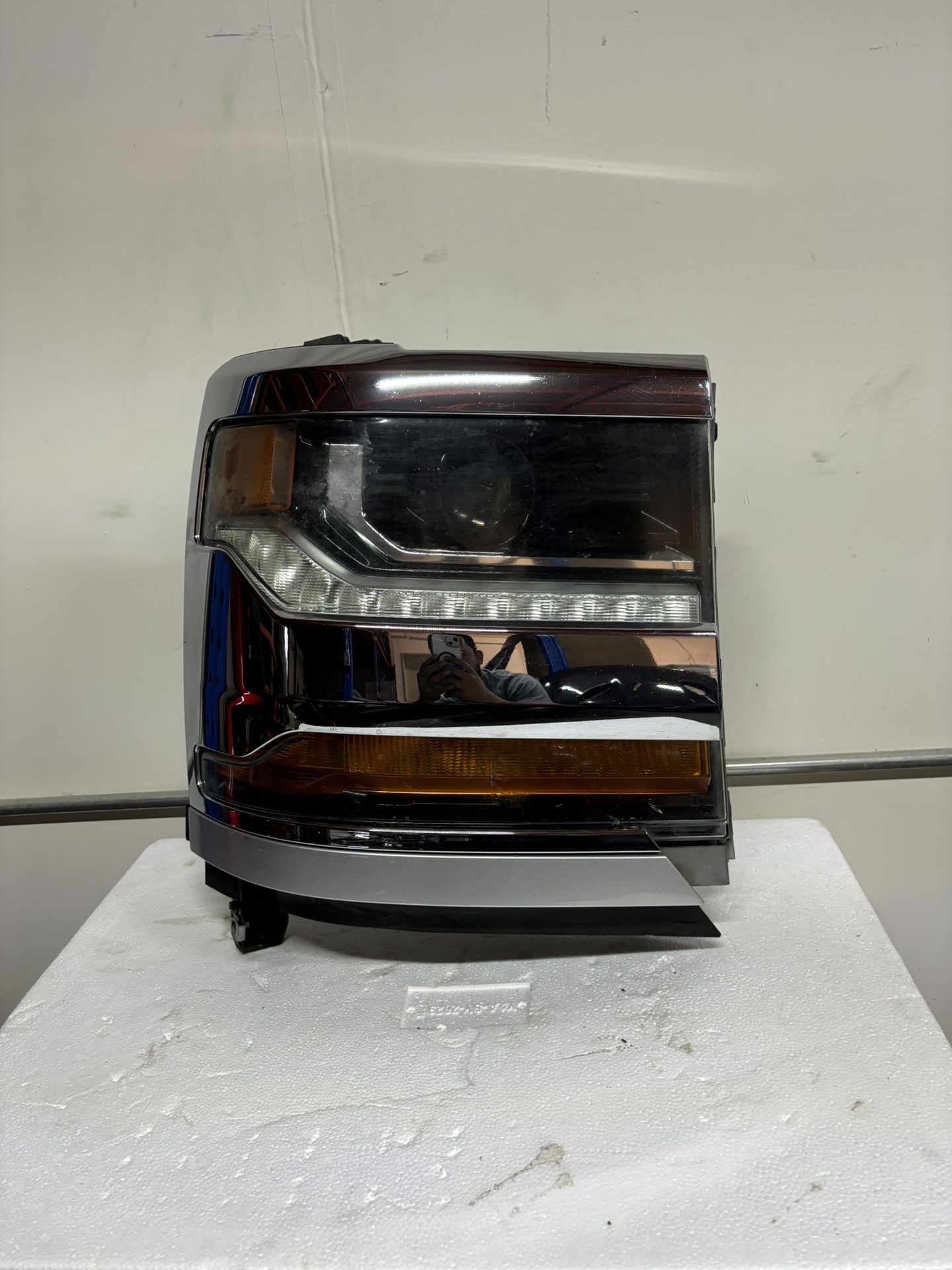 2016,2017,2018 Chevy Silverado 1500 Headlight Rh Passenger Oem