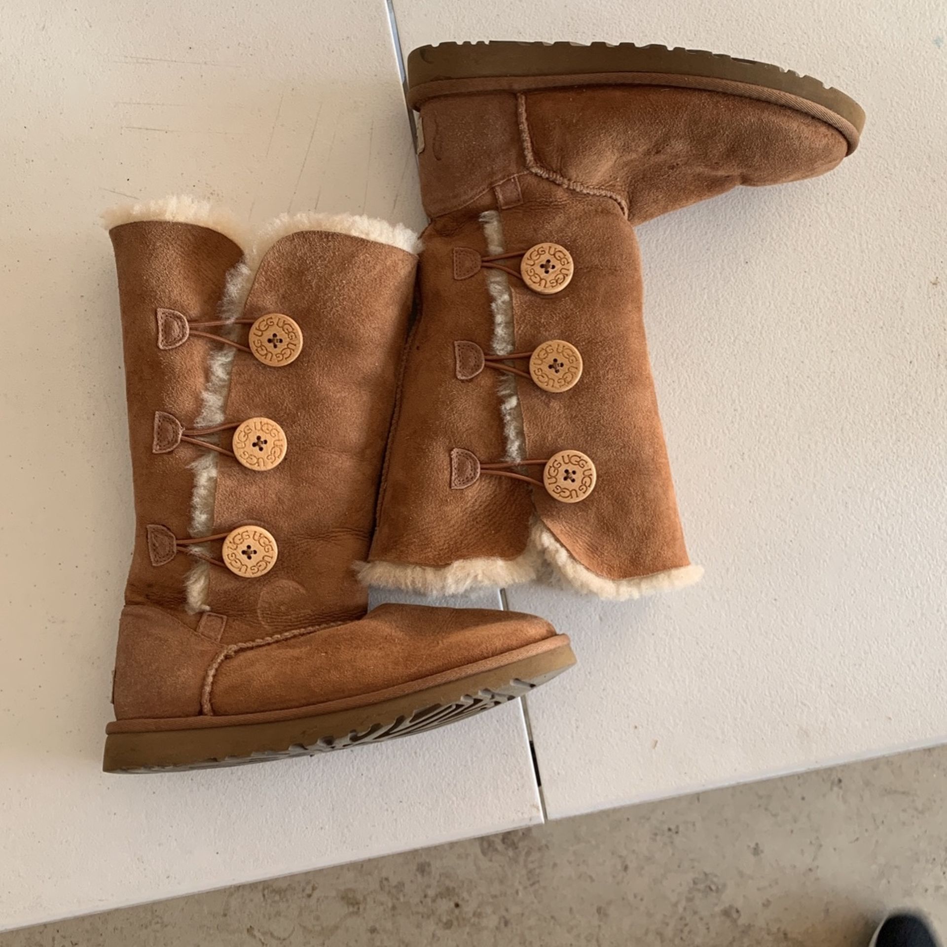 UGG boots Size US 6