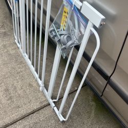 Like New Pet/kids And Garden Gate
