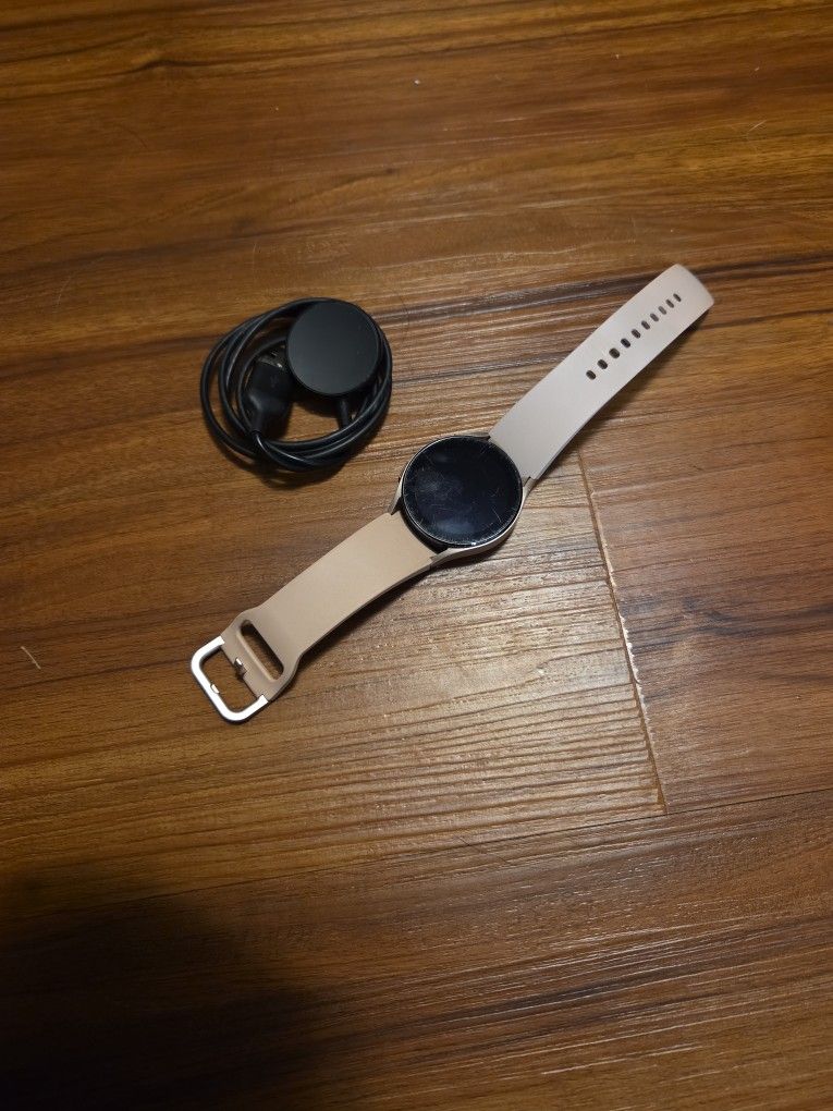 Galaxy Watch 4 With Charger