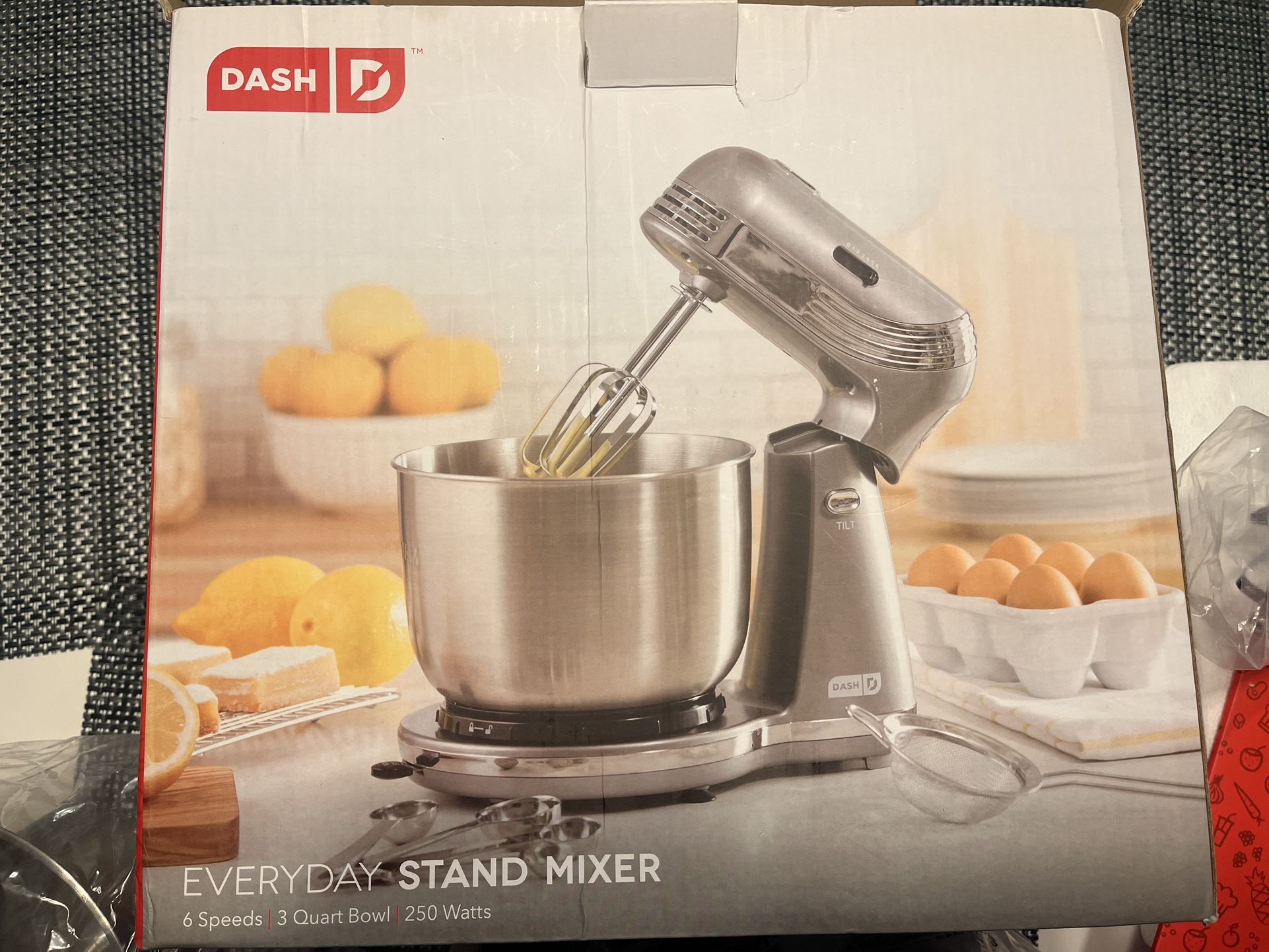 Dash Stand Mixer