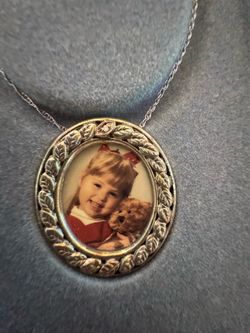 10 k gold Pin pendant