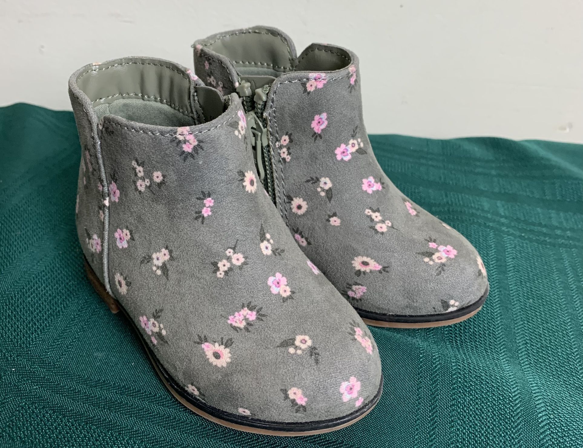 New Cat and Jack toddler girl size 5 gray suede with pink floral bootie Ankle Boots with zippers 