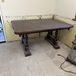 Oak table and hutch. Six chairs included.