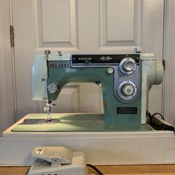Vintage “New Home” Sewing Machine Model #447