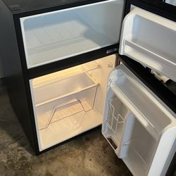 Galanz Mini Fridge