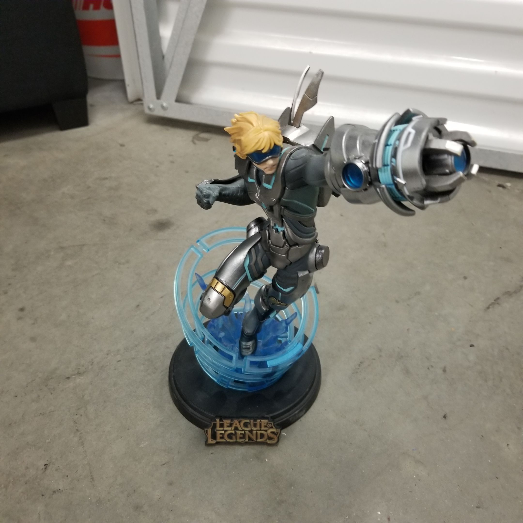Pulsefire Ezreal statue