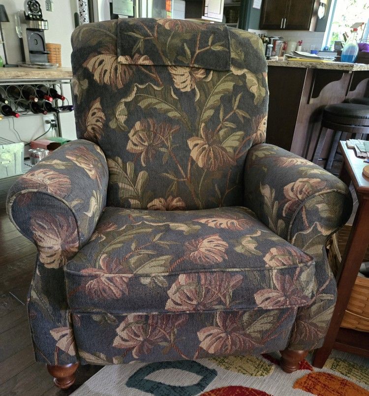Older Lazyboy Recliner
