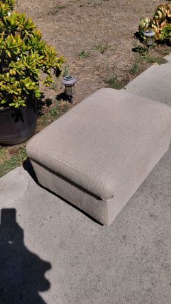 Pair of beige cushions/otto