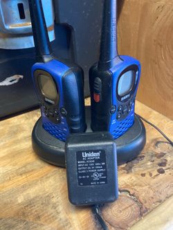 Uniden Walkie Talkie Set with Charging Base - Tested & Working!