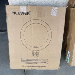 Large Ring Light 18” NEEWER video photos - TikTok - events - party - wedding - portraits - camera gear