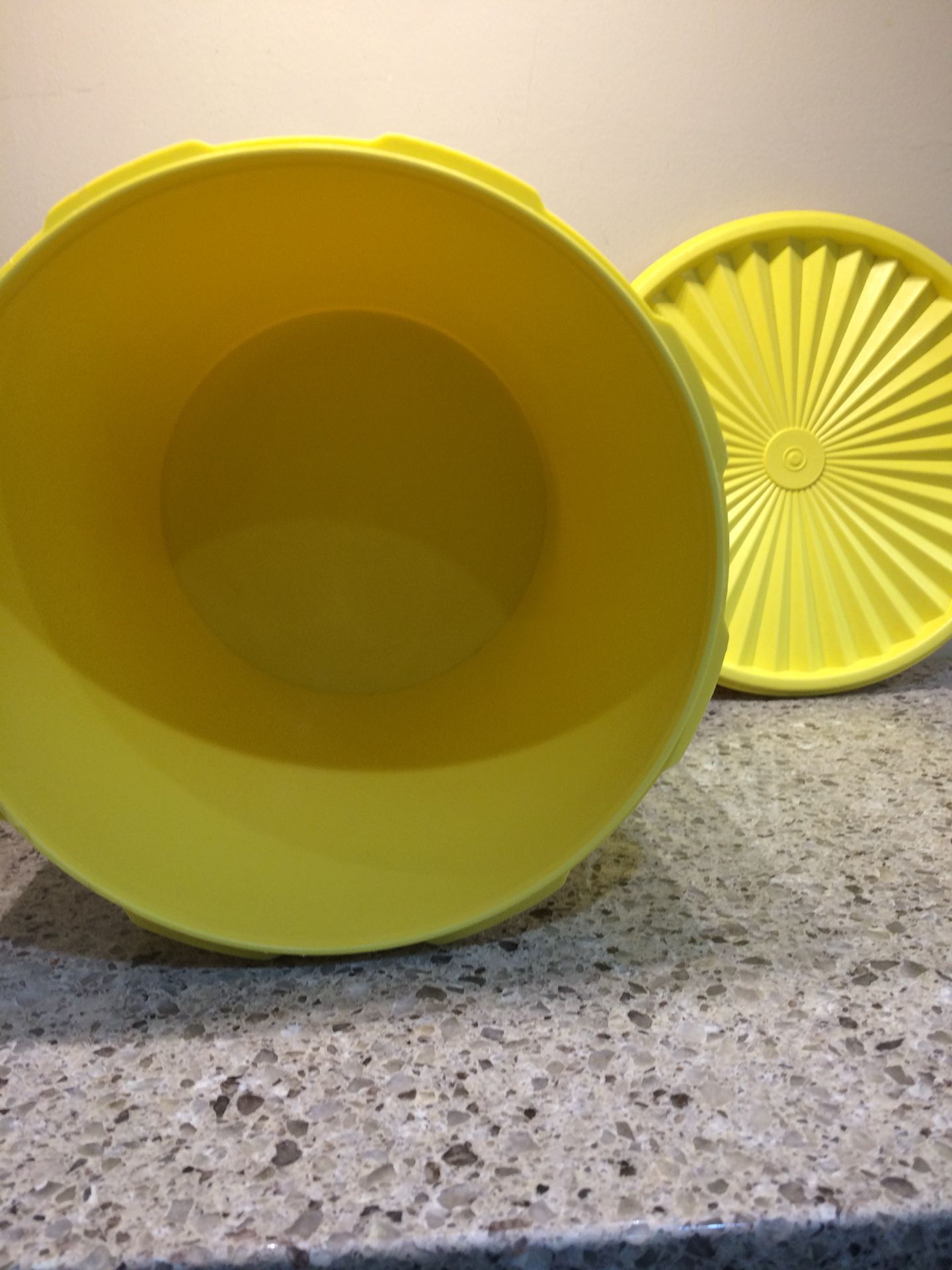 Tupperware, Yellow Canister Set for Sale in Wichita, KS - OfferUp