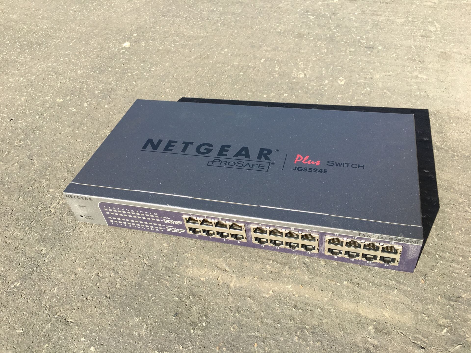 Netgear JGS524E 24 ports gigabit switch