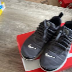 Nike Presto Youth Size 5