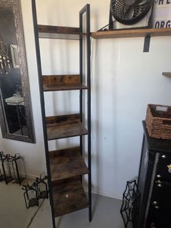 Standing shelf