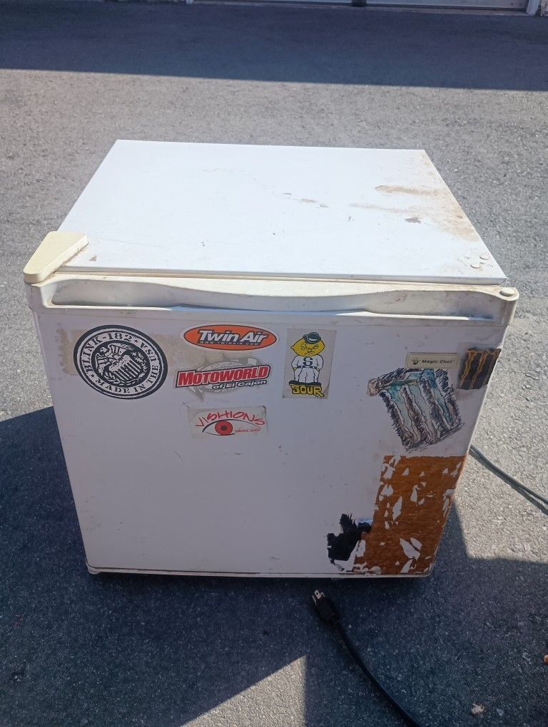 Magic Chef Mini Fridge