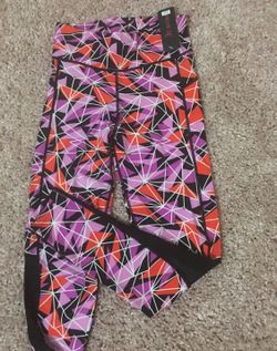 Workout leggings with tags