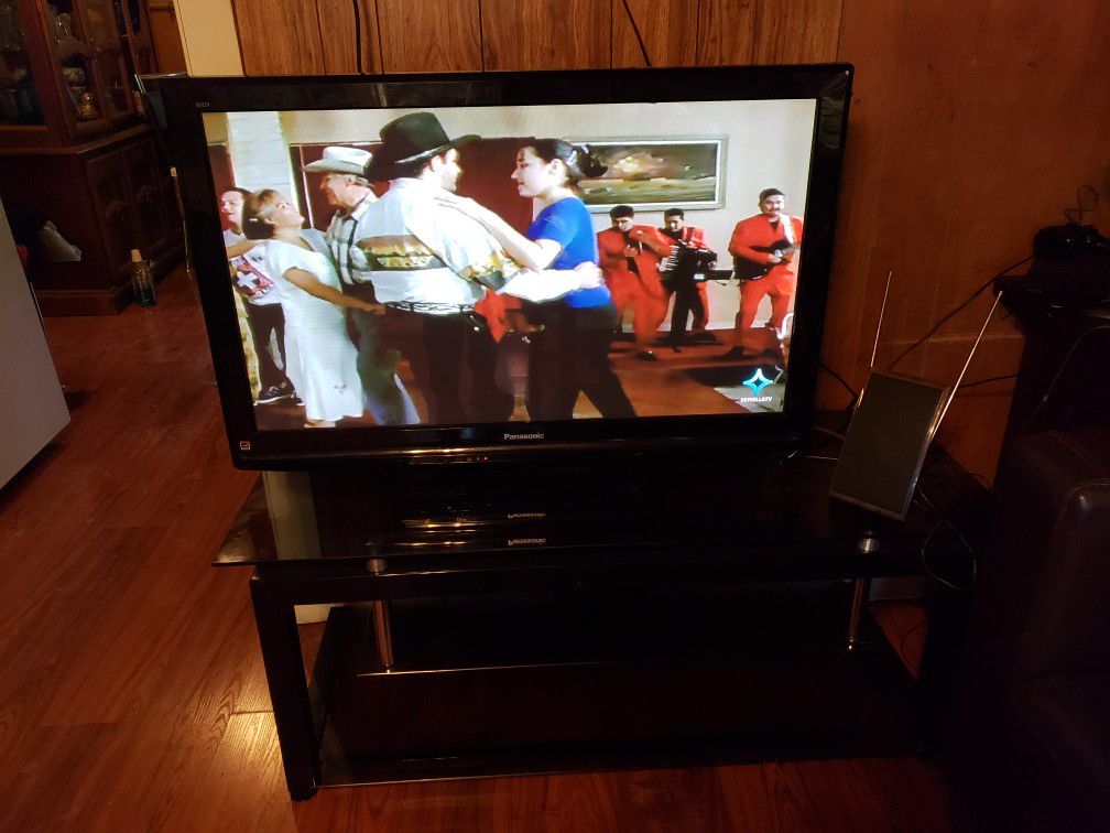 42in Panasonic TV with table