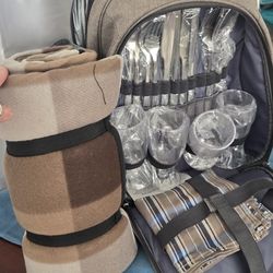 Sunflora Picnic Backpack for 4 Person with Blanke