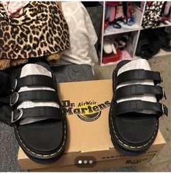 DR. MARTENS sandals