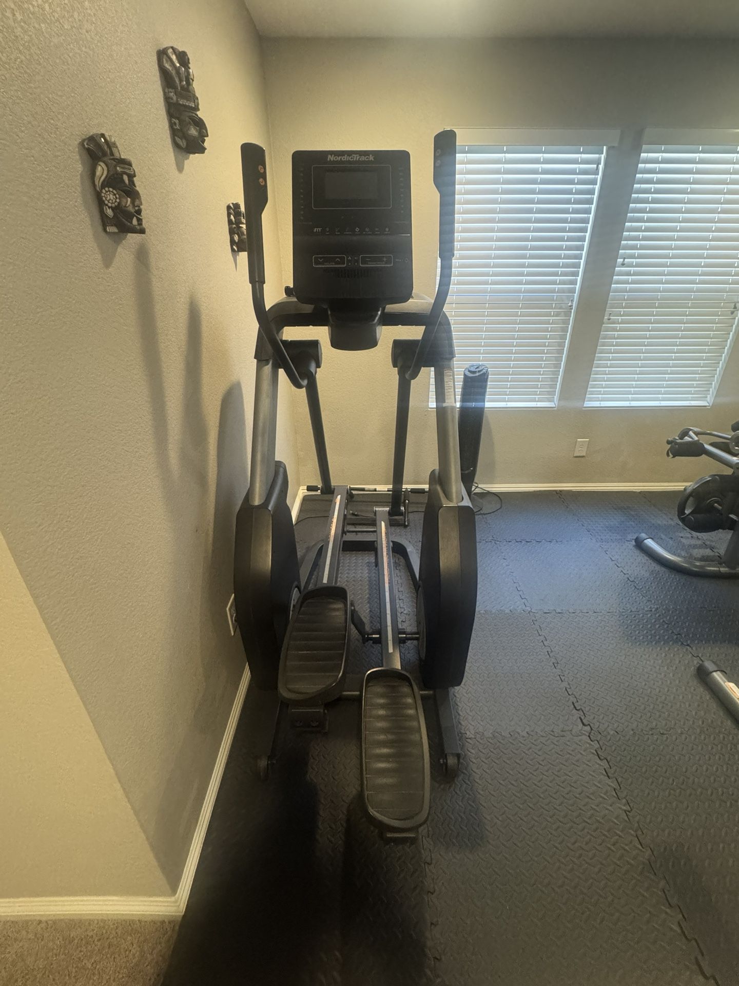 NordicTrack FreeStride FS7i Elliptical – Near-Mint Condition 