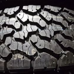 4 TIRES ALL TERRAIN LT265-70R17 $1000