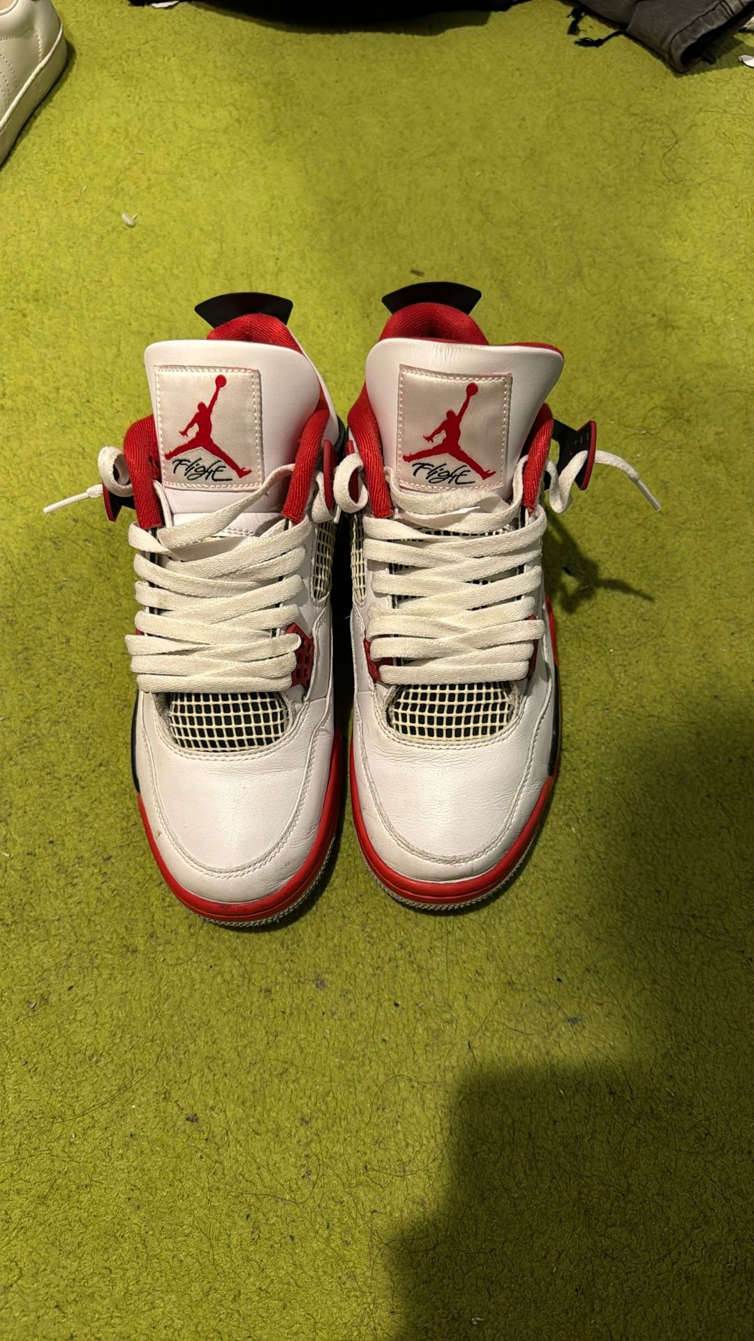 Jordan 4 fire reds