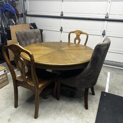 Round Table With 4 Chairs 