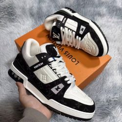 ALL SIZES/ Brand New Louis Vuitton LV Trainers Black & White 