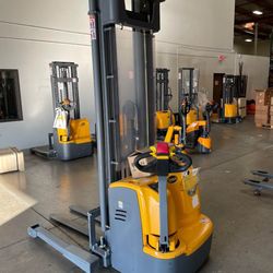 New Electric Pallet Stacker