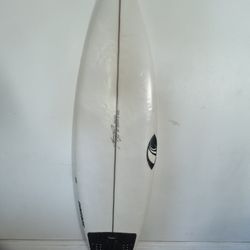 Surfboard 5’6 - 18.42” wide - 2.4” thick 24,5 Liters