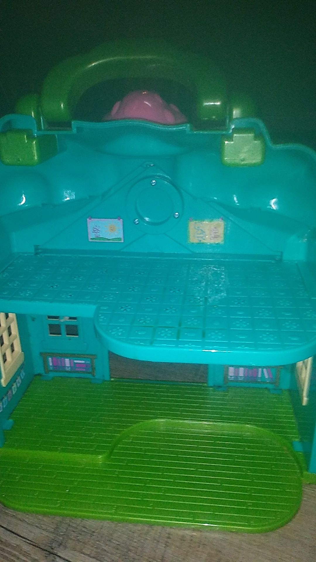 School lol house