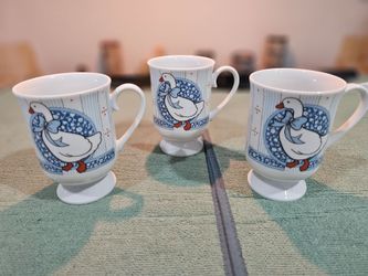 3 Goose Pedestal mugs