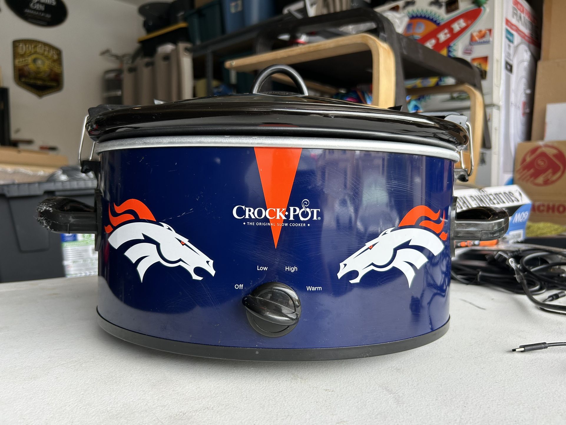 Denver Broncos NFL Crockpot Slow Cooker 6qt Cook Carry W/ Locking Lid Tailgate