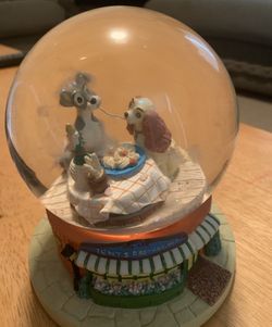 Disney musical snow globe Lady and the Tramp