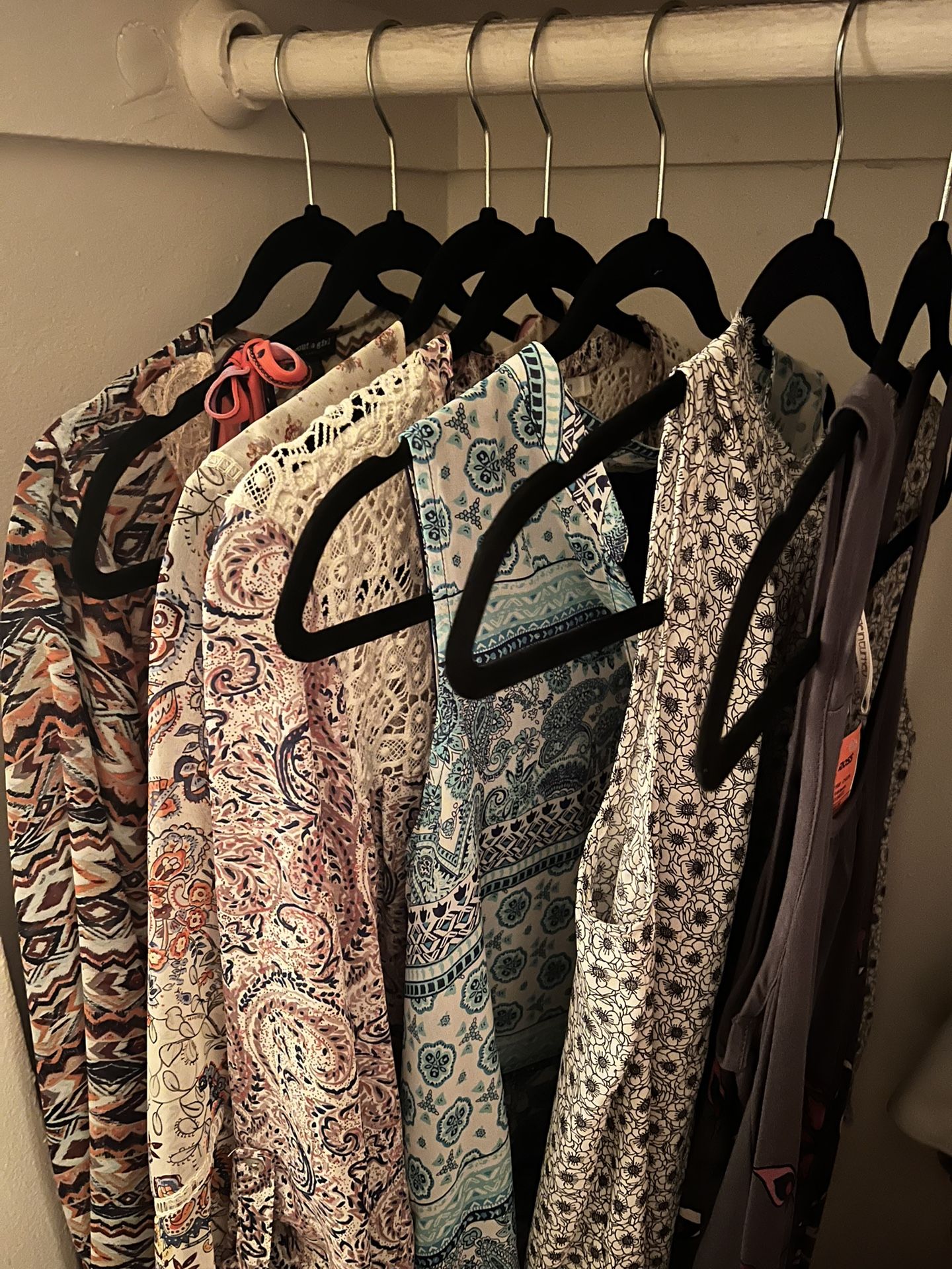 Women Top Blouses 👚 Size Medium. 7 Pieces For $15