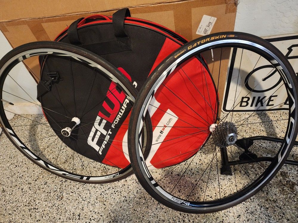 🔥🚲🔥Roval Fusse SL Complete Wheelset,ultegra 10 Speed Cassette Continental Gatorskin Tires,tubes And FREE FFWD 🎒