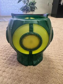 Green Lantern (2011) power battery bucket