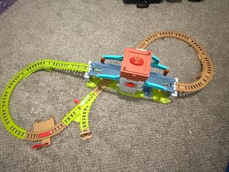 Thomas and friends Percy tidemouth shed train set -engine+tracks+ tower