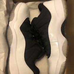 Jordan 11 Tuxedo 
