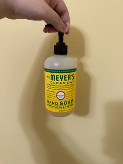 Moving Sale by 8/31/26: 5 bottles of hand soap